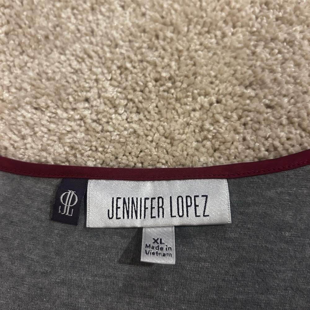 Jennifer Lopez Women's Burgundy Satin Top Sz. XL - Picture 7 of 8
